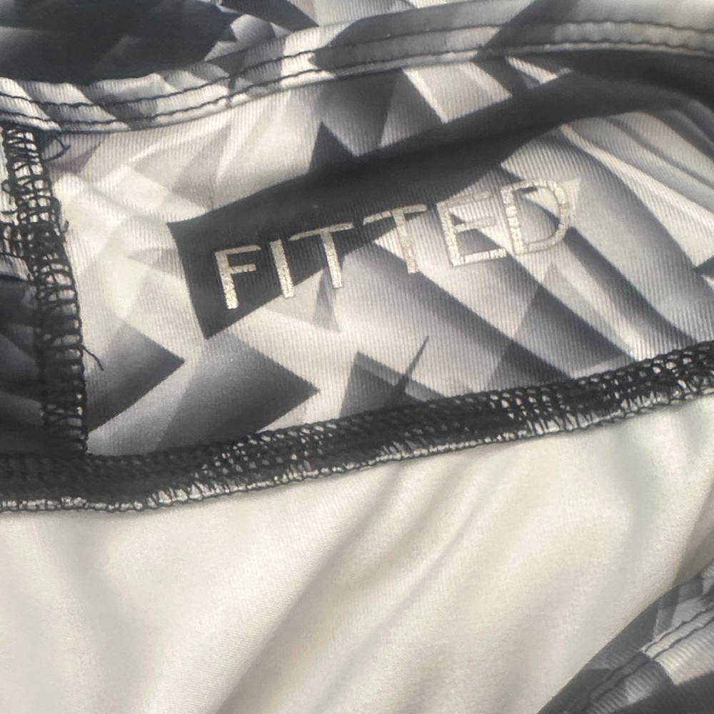2for1 XXL Danskin Now Black and Gray Patterned cropped Leggings - Picture 5 of 5